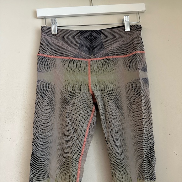 Victoria Secret VSX Mid Rise Leggings - Picture 2 of 6